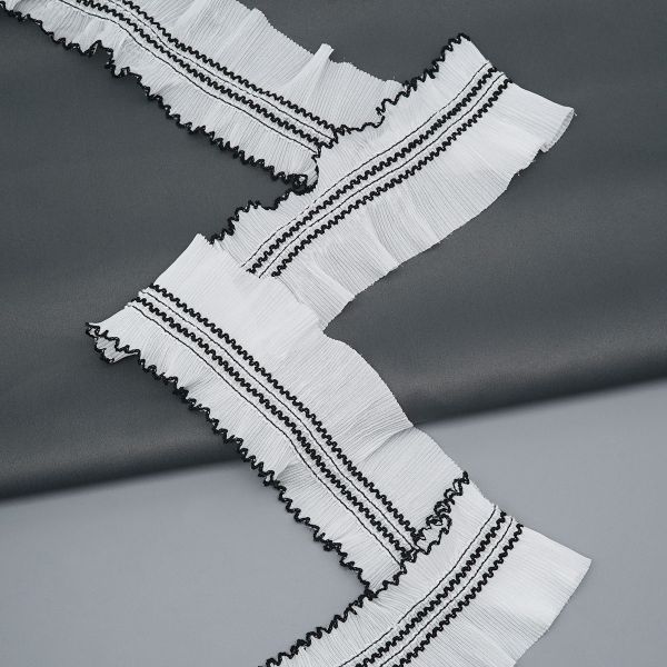 Кружево плиссированное 70 мм, / 45.72 метра, складка плиссе, цвет белый с черной окантовкой