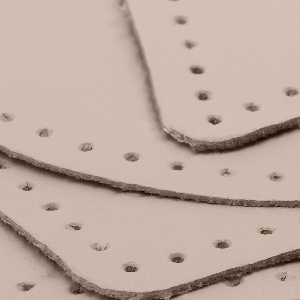 Набор заплаток пришивных из кожи, круг, квадрат, треугольник, овал 8см, с перфорацией, 4 шт (06 бежевый), 9743