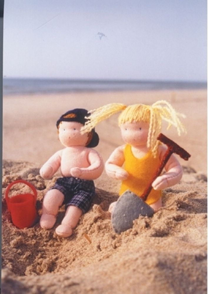 Набор для шитья вальдорфской куклы &quot;Дети на пляже&quot;, De Witte Engel, A41400