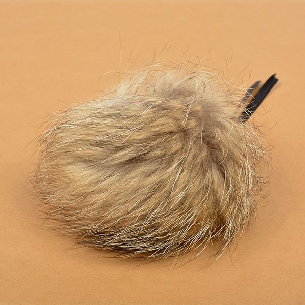 Помпон из натурального меха 180-200 мм, енот, RUS.PNE13, натуральный А