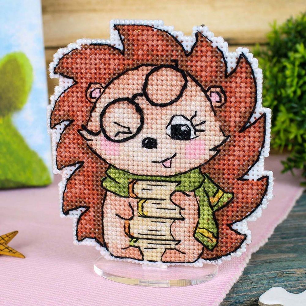 Набор для вышивания нитками МП Студия, на пластиковой канве Озорной ёжик 10х9см