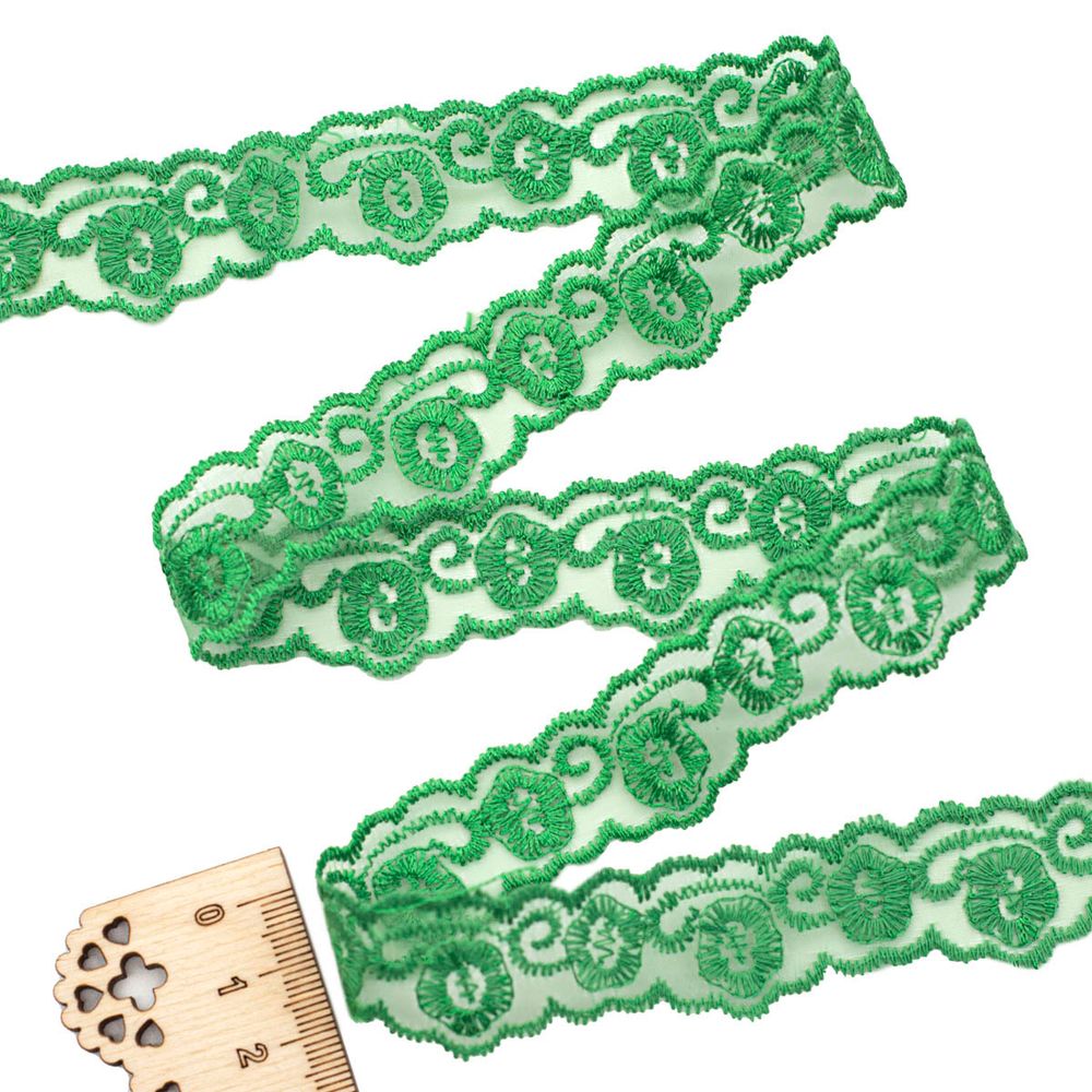 Кружево на сетке 23 мм, 6,8 м (±4 см), 060 св.зеленый