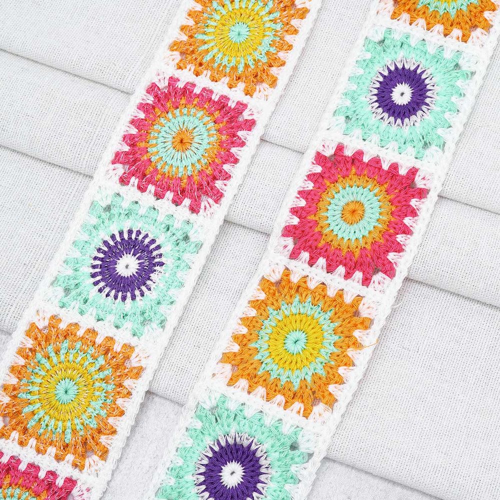 Тесьма декоративная вязаная бабушкин квадрат 50 мм / 9.14 метра, белый/разноцветный, 129N-031