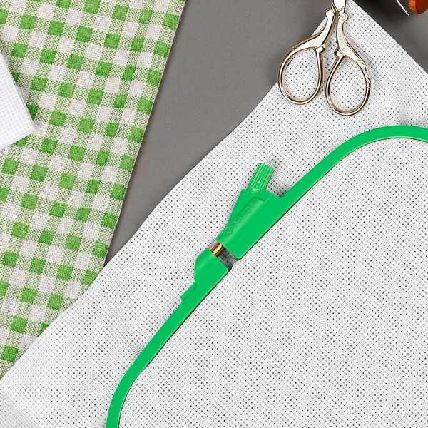 Пяльцы-рамка пластиковые 145х165 мм, Nurge NUR.170-12.5 цв.зеленый