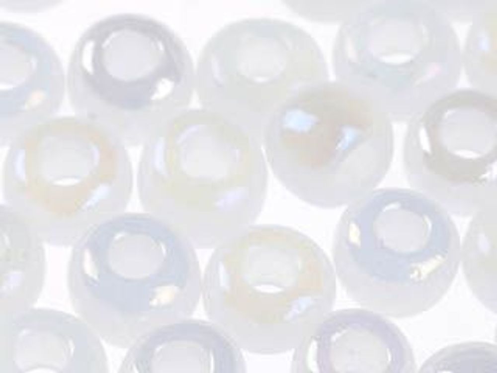 Бисер Preciosa полупрозрачный с радужным покрытием 10/0 (2.3 мм), 1х50г, цв. 57205