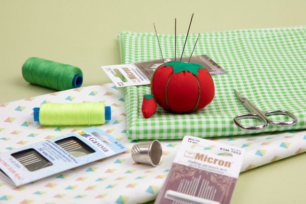 Подушечка для игл Помидор 5.5 см, красный, Gamma ТОМ-5.5