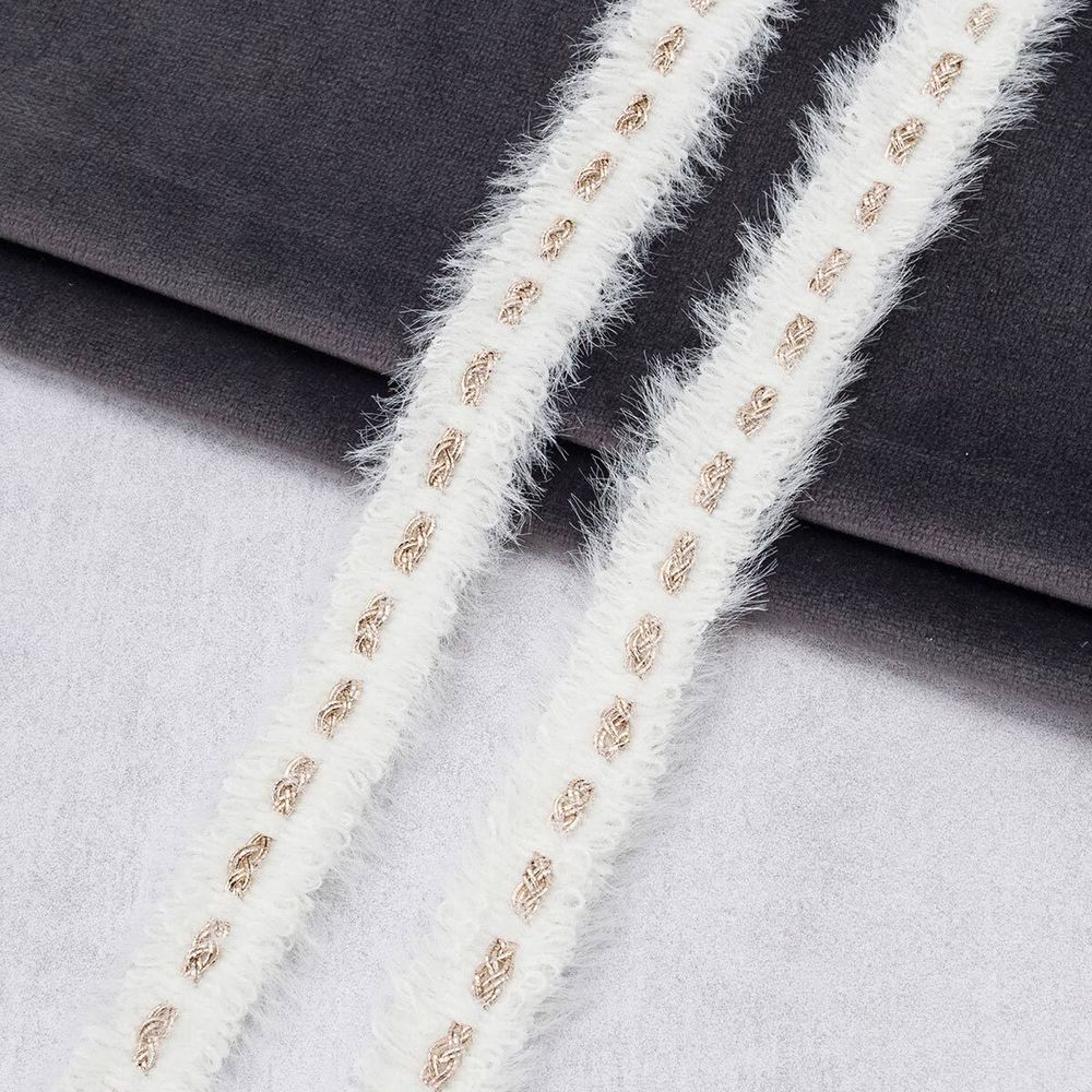 Тесьма отделочная твидовая 20 мм / 82.29 метра, пушистая с люрексом, белый, 3Al287