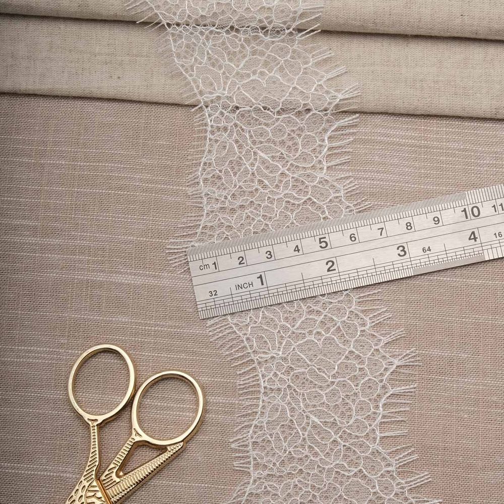 Кружево шантильи (реснички) на сетке 85 мм / 30 метров, белый, 3AR1259