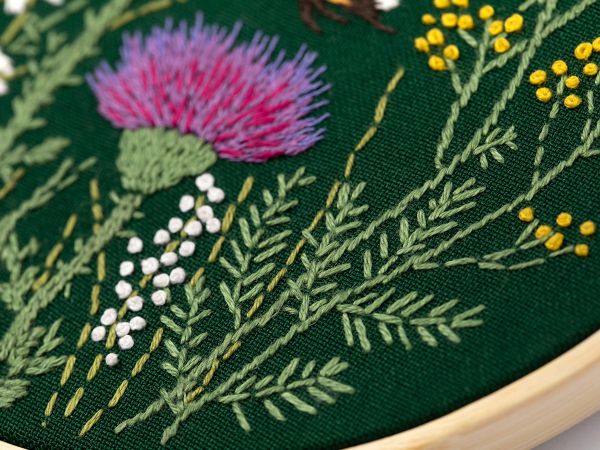 Набор для вышивания нитками Panna, Живая картина Шмель и чертополох, 13х13 см