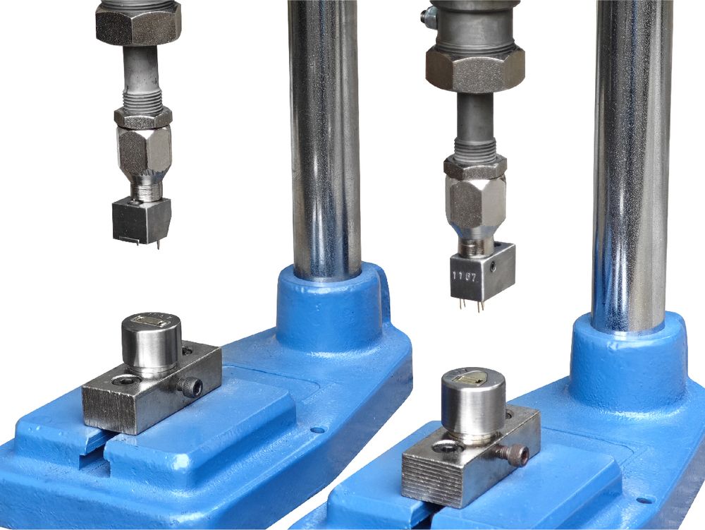 Комплект оборудования для установки брючных крючков BRF-200 (два пресса, насадки, ключи для установки брючных крючков), Брючникофф