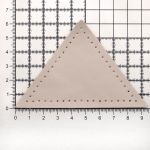 Заплатки пришивные из кожи, треугольник равнобедр., стор. 8см, с перфорацией, 2 шт, 100% кожа, 06 бежевый, 9903