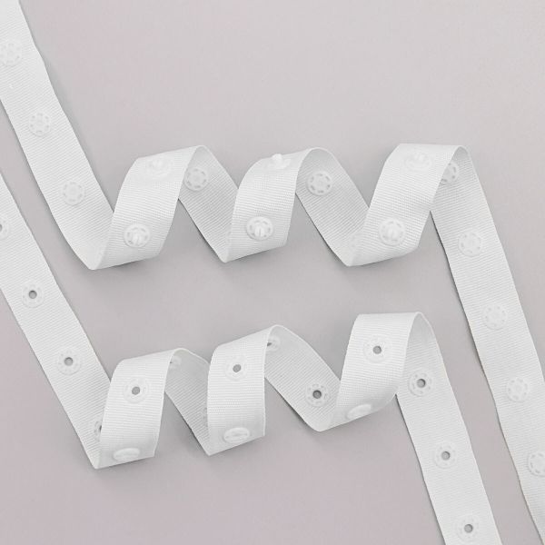 Кнопки пластиковые на тесьме (кн. ⌀ 7мм, тесьма 18 мм, шаг 1.7 см), 45.7м, цв.белый