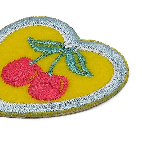 Термоаппликация Сердце с вишней, 4х3.5см, Hobby&Pro