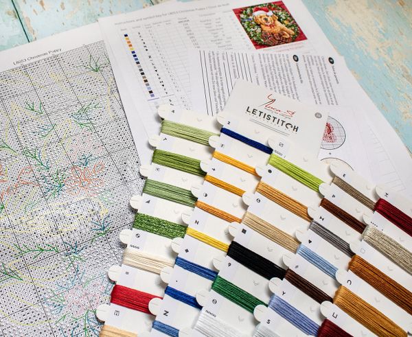 Набор для вышивания нитками LetiStitch, Рождественский щенок, 26х26 см