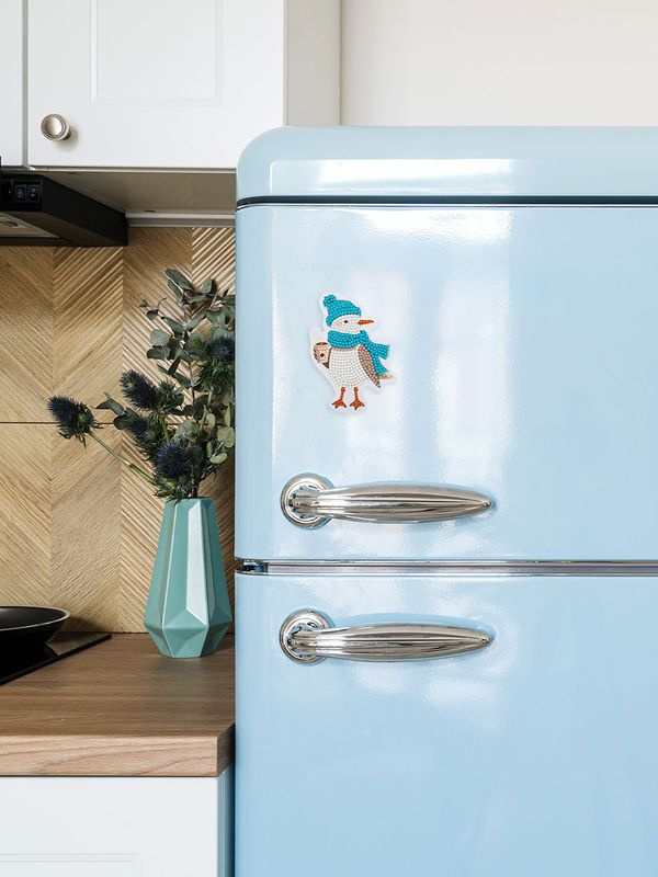 Кристальная (алмазная) мозаика Фрея ALVM-125, магнит, Чайка с кофе, 8.5х12 см