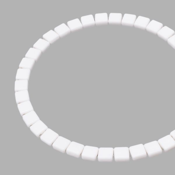 Бусины пластик 6х6х3 мм, 50 г, с двойным отверстием, плоский квадрат, 16 белый, Astra&Craft 7429