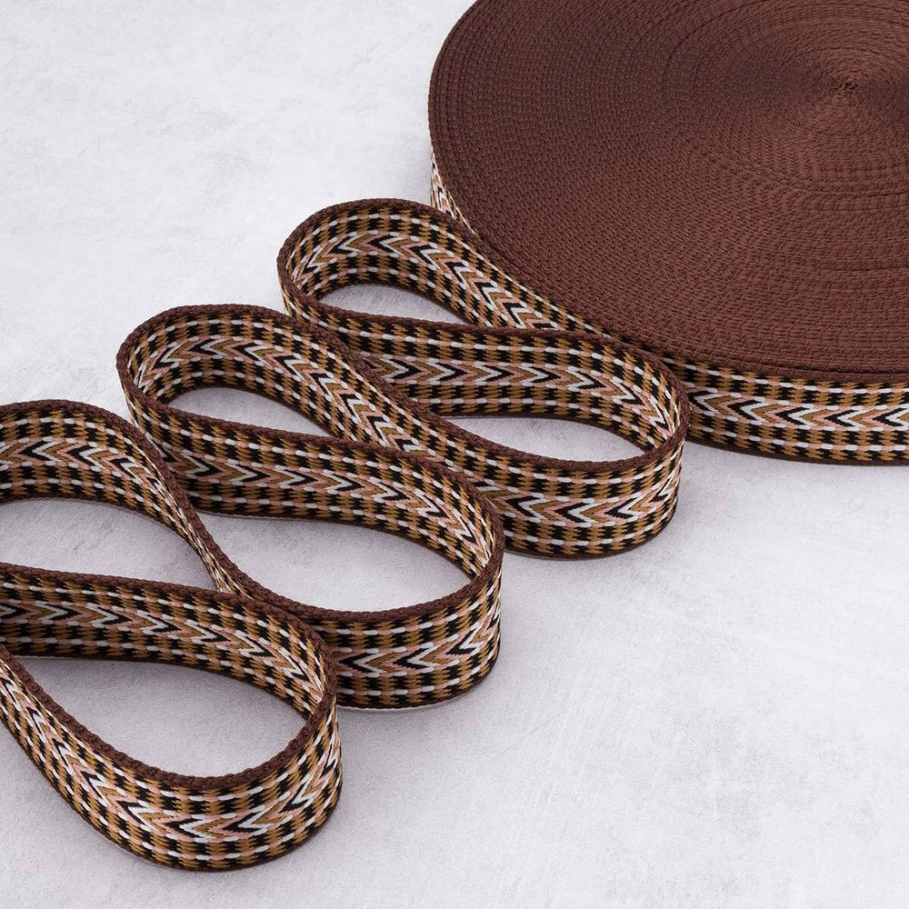 Стропа (ременная лента) 38 мм / 45.72 метра, [35.87 г/пог.м], с принтом, T043 бежевый/черный/белый, 3Al362