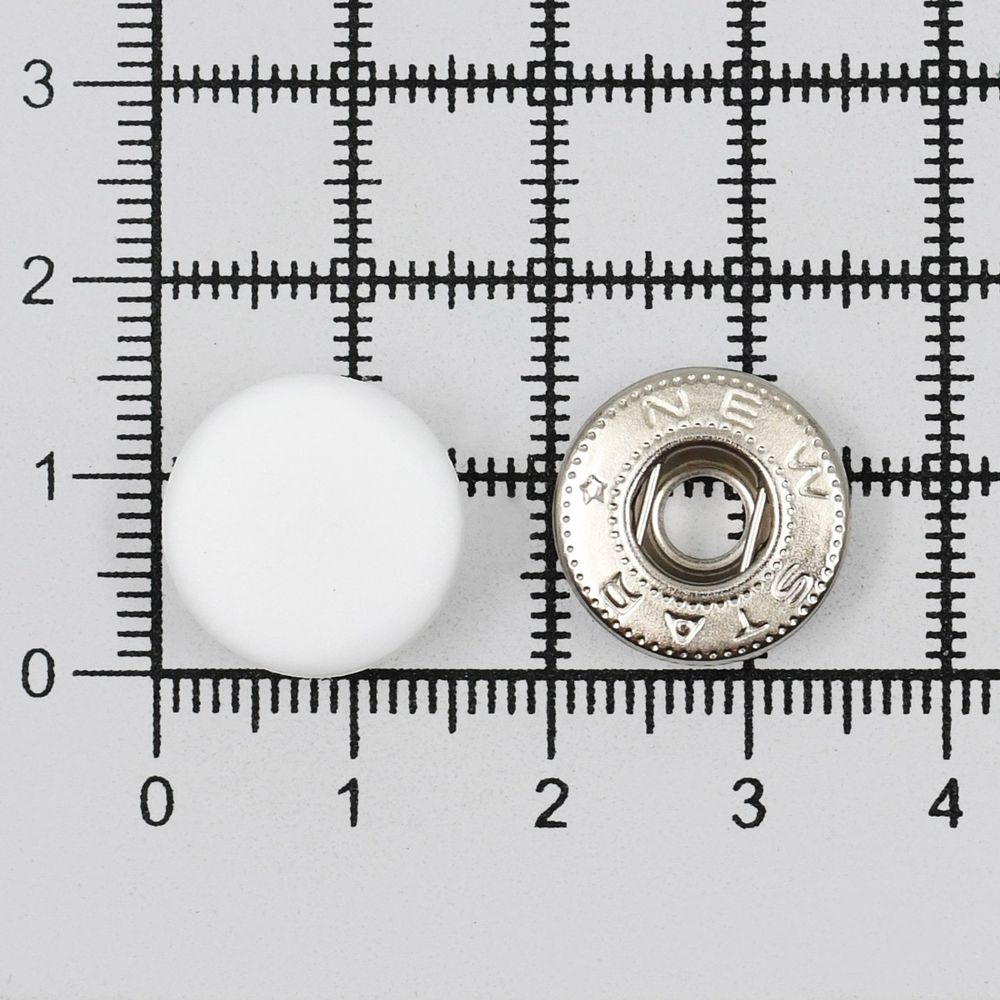 Кнопка Альфа (S-образная) ⌀15.0 мм, ≈720 шт, шляпка пластик + отв.части МЕТАЛЛ, 101 белый + отв.части никель, NEW STAR