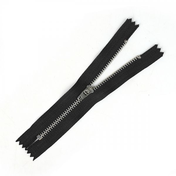 Молния металл джинсовая Т4 (4 мм), 1 зам., н/раз., 14 см, никель, замок М-4002 цв.F322 черный уп.50 шт, Mzipp