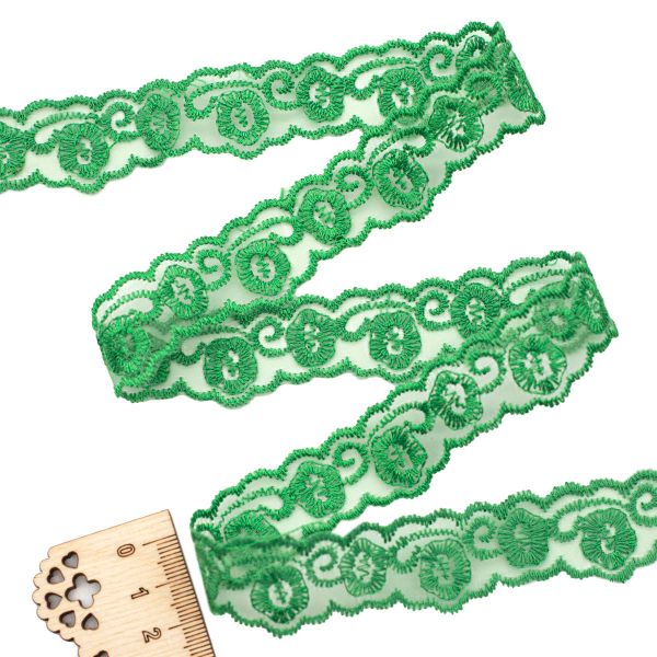 Кружево на сетке 23 мм, 6,8 м (±4 см), 060 св.зеленый