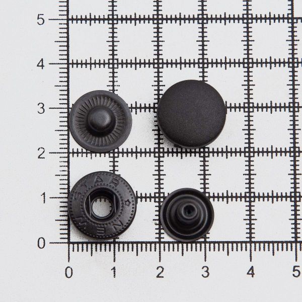 Кнопка Альфа (S-образная) ⌀15.0 мм, ≈72 шт, шляпка пластик + отв.части МЕТАЛЛ, 322 черный + отв.части оксид, NEW STAR