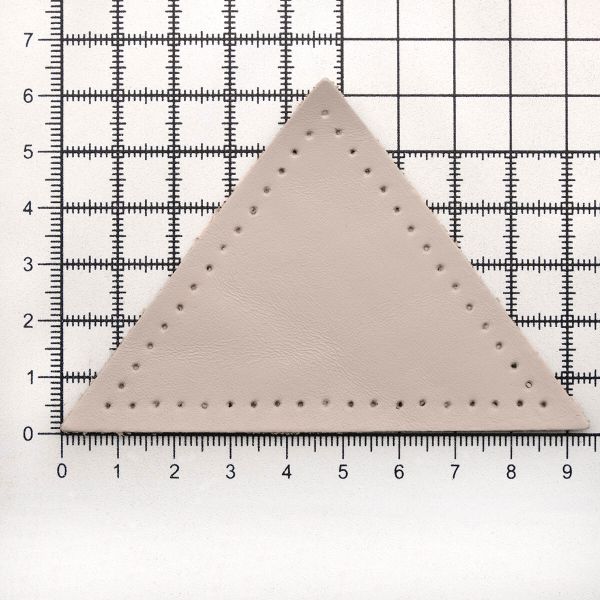 Заплатки пришивные из кожи, треугольник равнобедр., стор. 8см, с перфорацией, 2 шт, 100% кожа, 06 бежевый, 9903