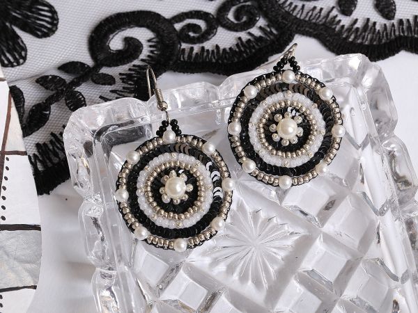 Набор для вышивания бисером Klart, серьги круглые Черно-белый орнамент, 3,5х4 см