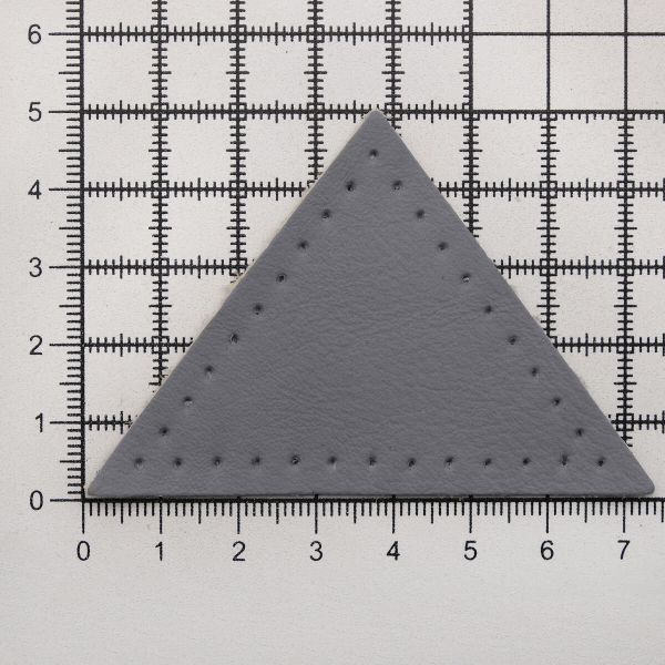 Заплатки пришивные из кожи, треугольник равнобедр., стор. 6см, с перфорацией, 2 шт, 100% кожа, 07 серый, 9902