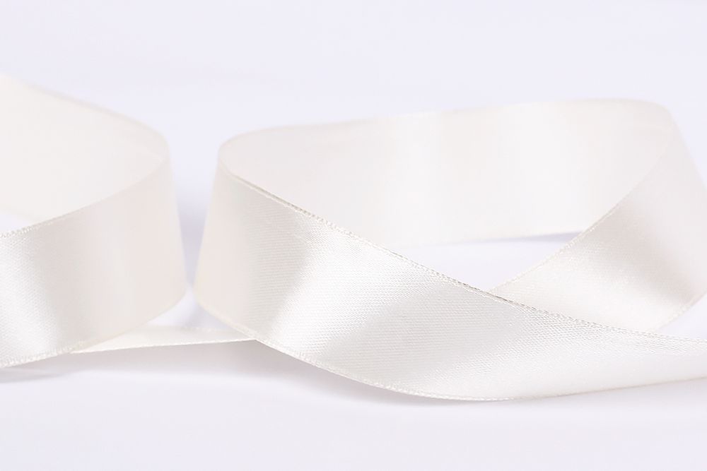 Лента атласная 1-сторонняя 25.0 мм / 33±2 метра, 042 молочный, Gamma