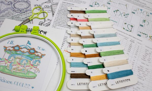 Набор для вышивания нитками LetiStitch, Детская карусель, 16.5х15.5 см