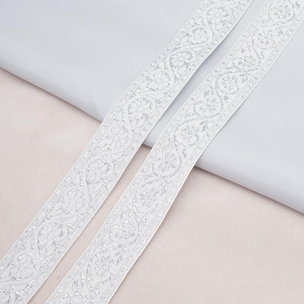 Лента (тесьма) жаккардовая 32.0 мм / 25±1 метров, с метанитом рис. 9819, белый/серебро, С3104Г17