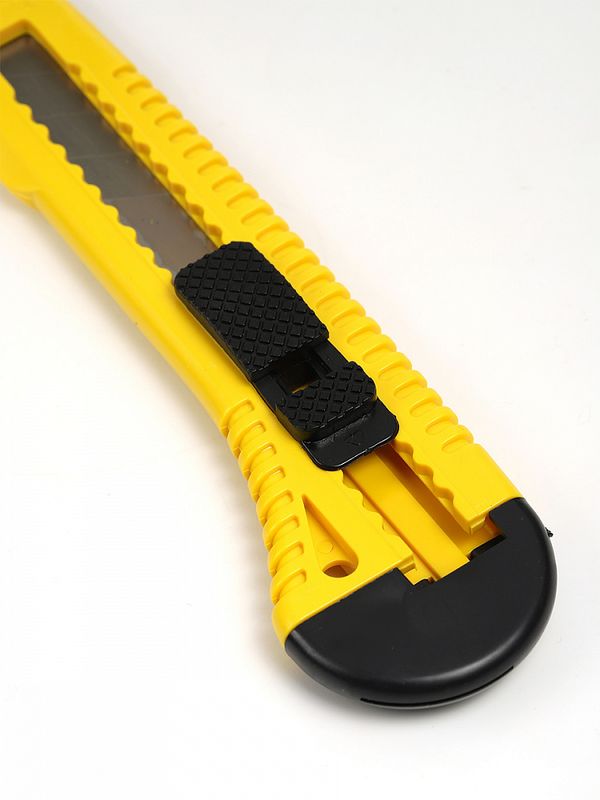 Нож канцелярский 18 мм, UN-18-1