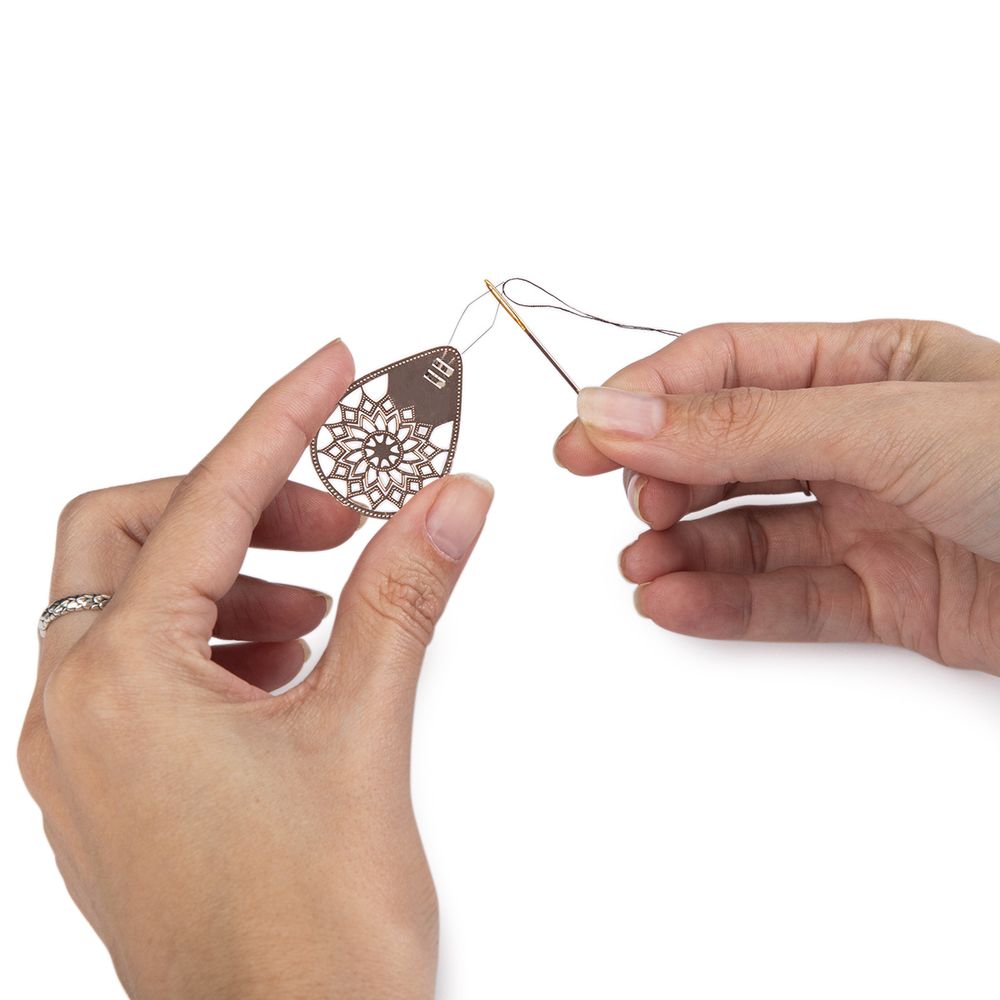 Нитковдеватель металл, 1 шт, в блистере, ажурный, Micron CED-01