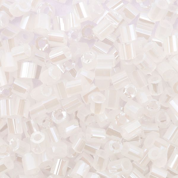 Рубка Astra&Craft 11/0 (2.1 мм), 150 г (10х15 г), цв. 141 белый/жемчужный